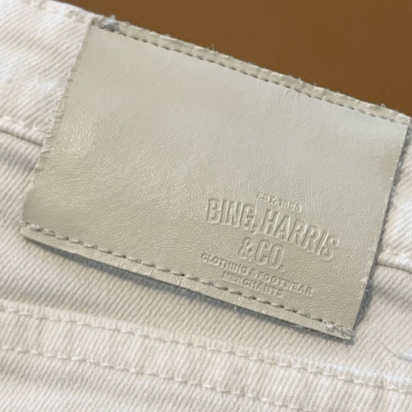 Woman White Distressed Jean Shorts. Size 23 W. - Picture 6 of 6